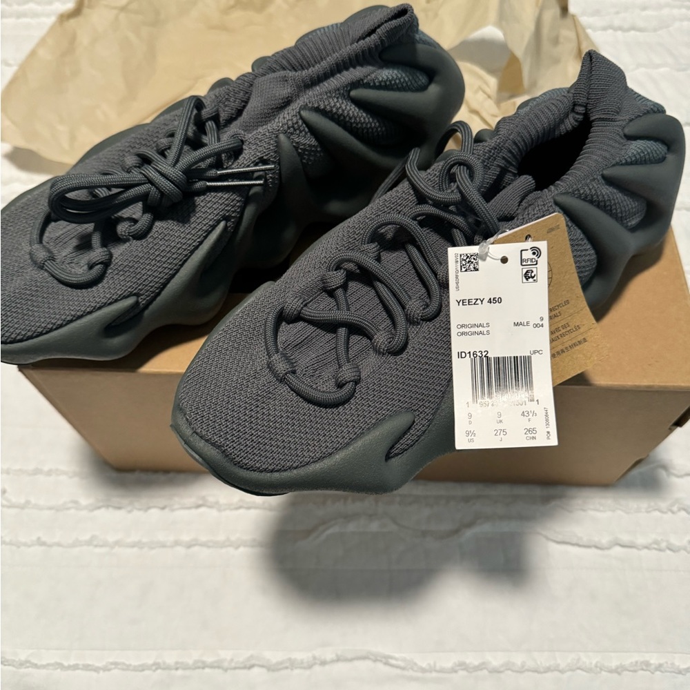COPY - BRAND NEW NEVER WORN YEEZY 450S Size 9.5!!! NEW WITH TAGS!